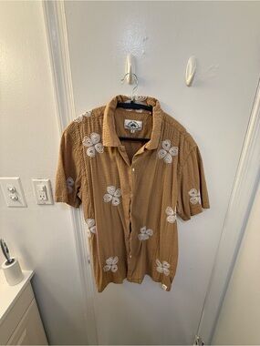 Sunwashed Tan Short-Sleeve Button-Up Shirt - (Seersucker)